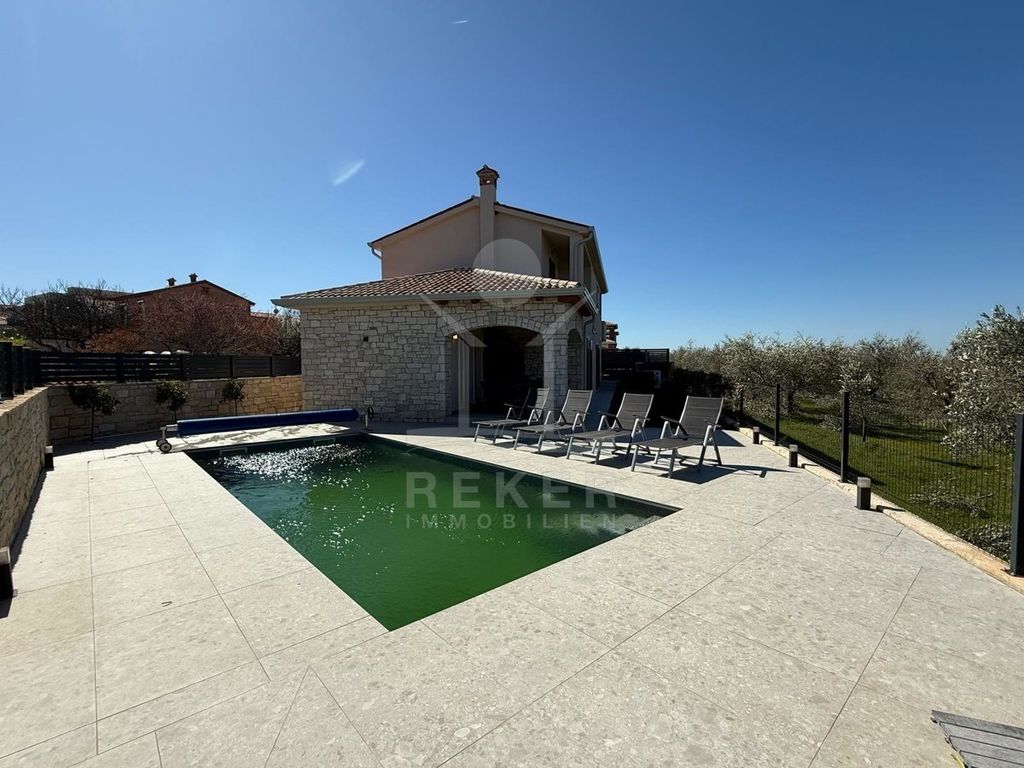 Maison de luxe à vendre à Novigrad, 649 000 €, Photo 1