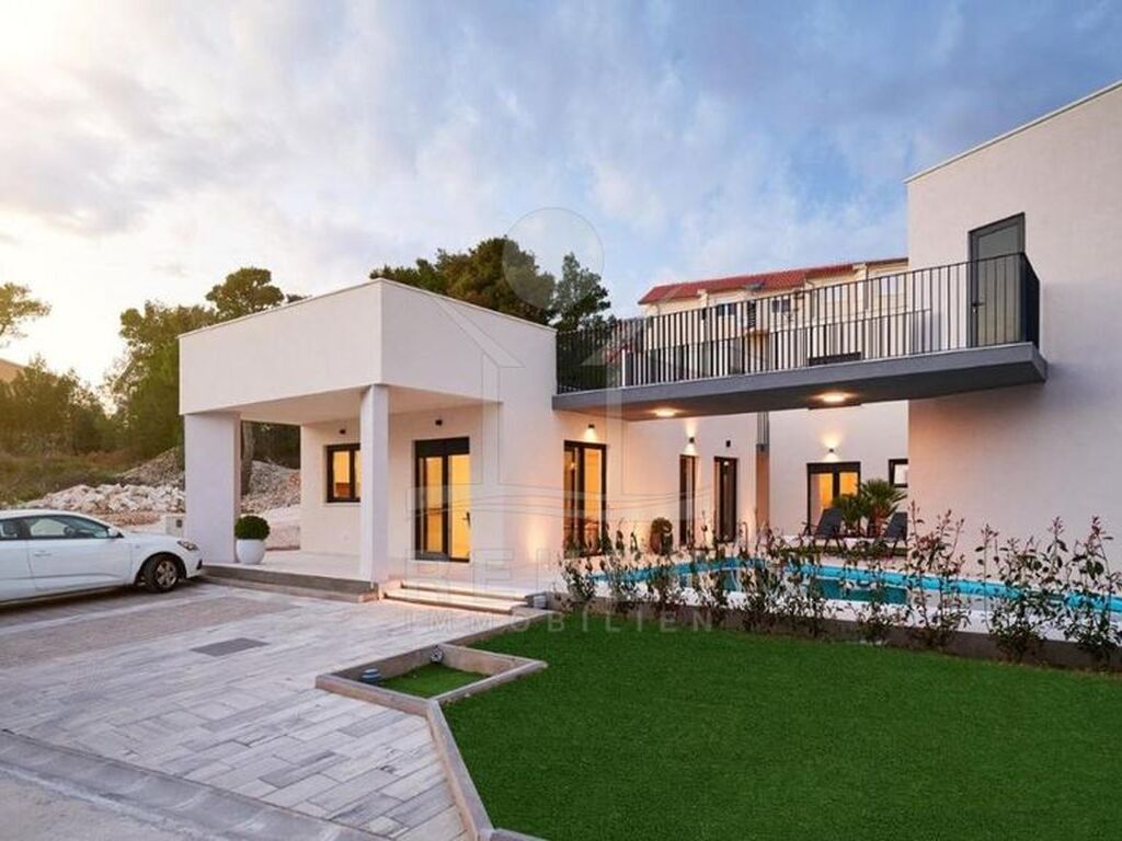 Luxury House for sale in Omiš, 1 350 000 €, Photo 2