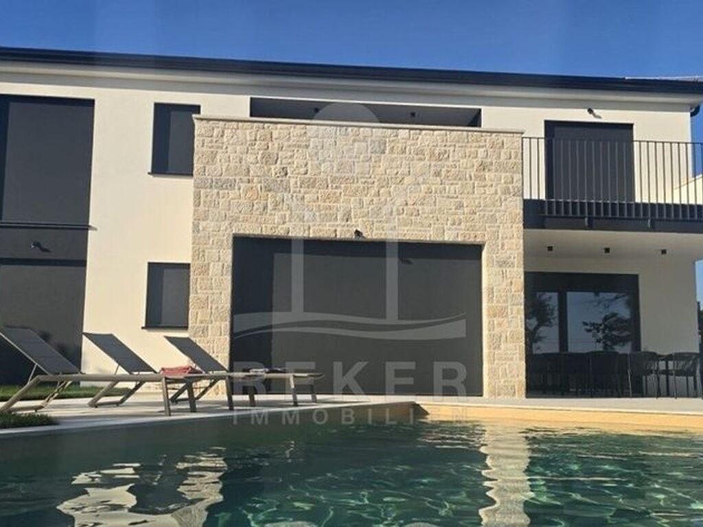 Maison de luxe à vendre à Porec, 740 000 €, Photo 3