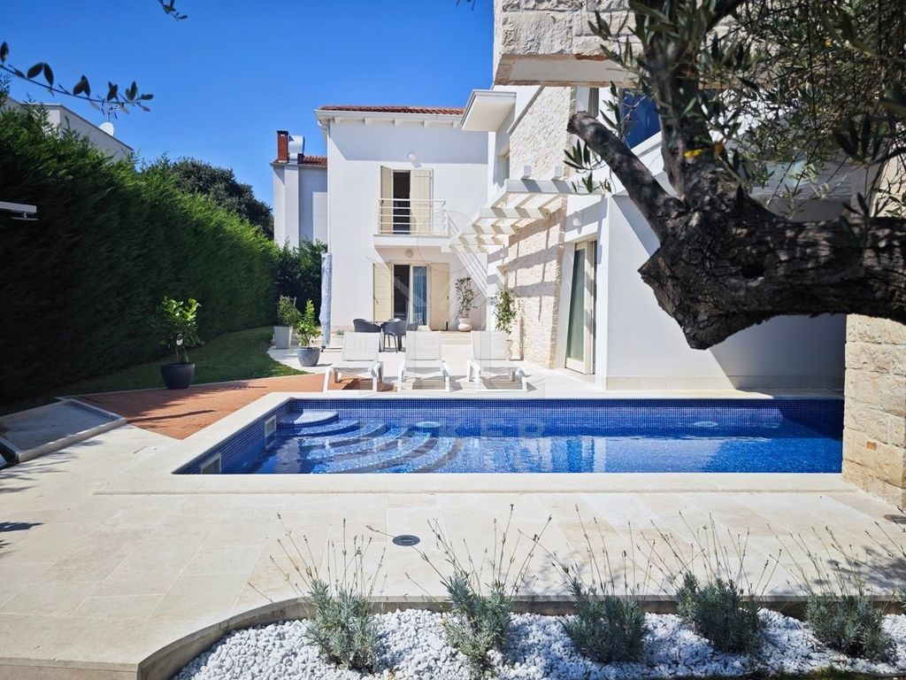 Maison de luxe à vendre à Porec, 1 250 000 €, Photo 1
