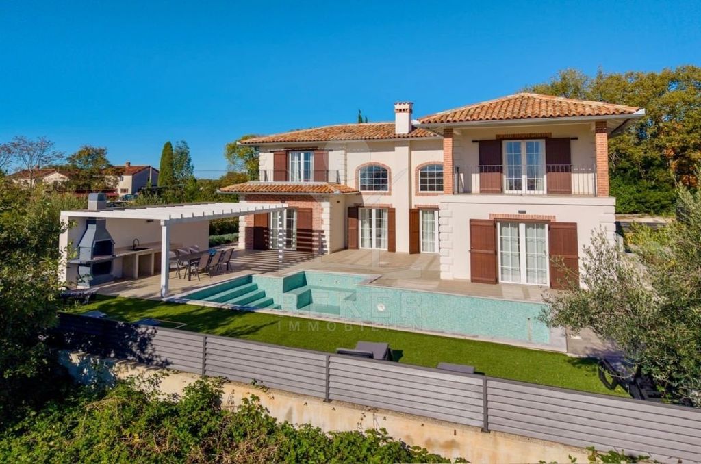 Maison de luxe à vendre à Porec, 699 000 €, Photo 1