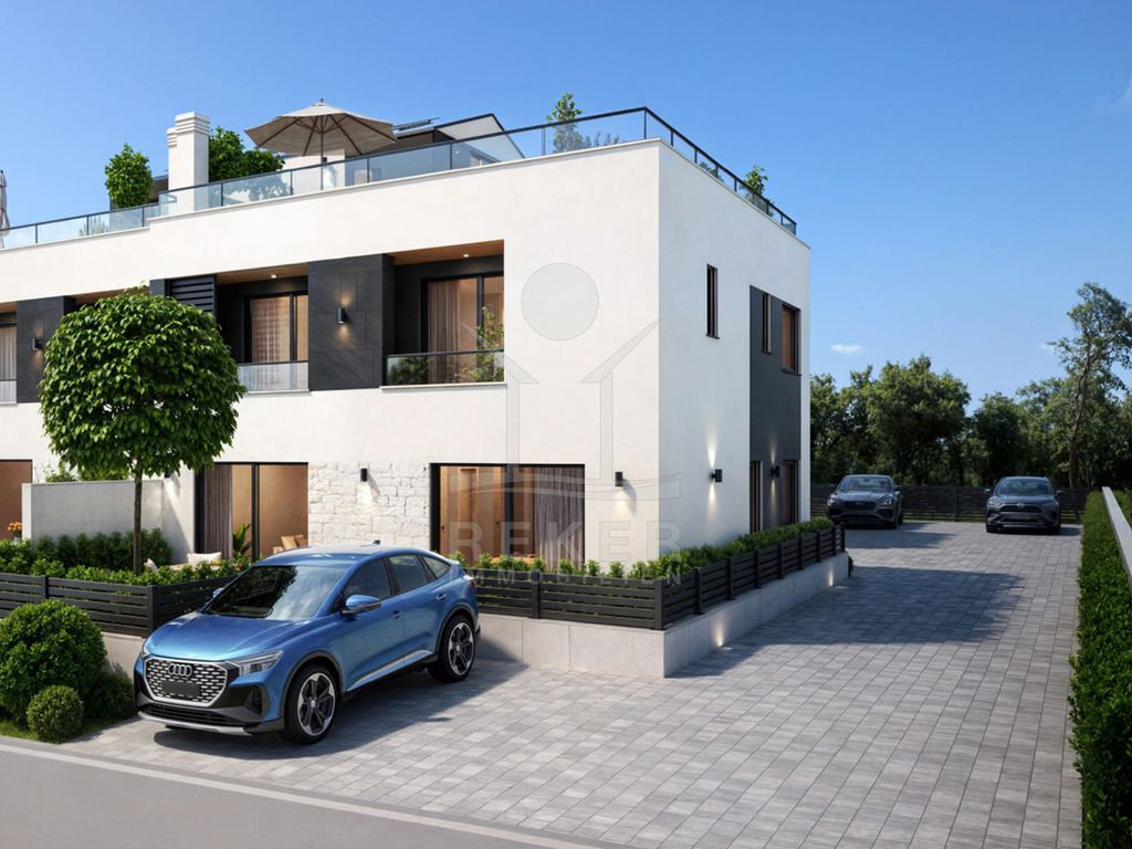 Maison de luxe à vendre à Porec, 550 000 €, Photo 1