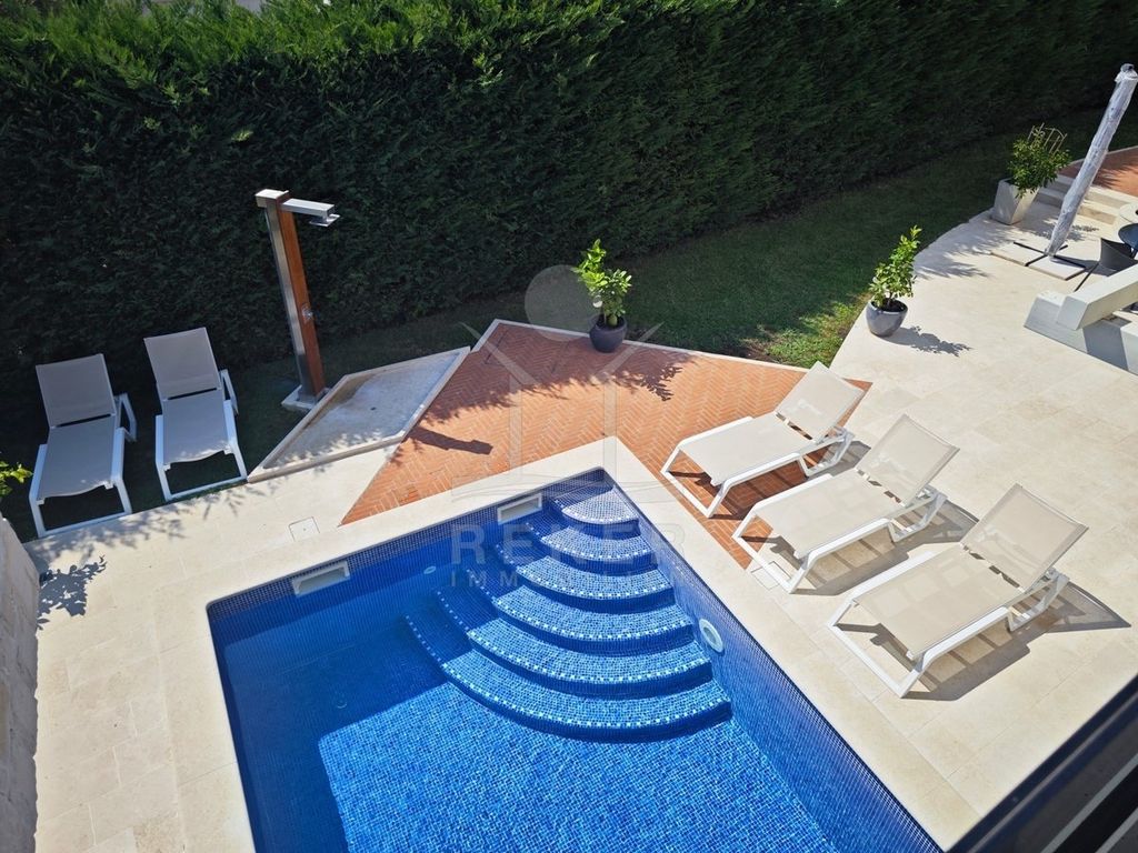 Maison de luxe à vendre à Porec, 1 250 000 €, Photo 3
