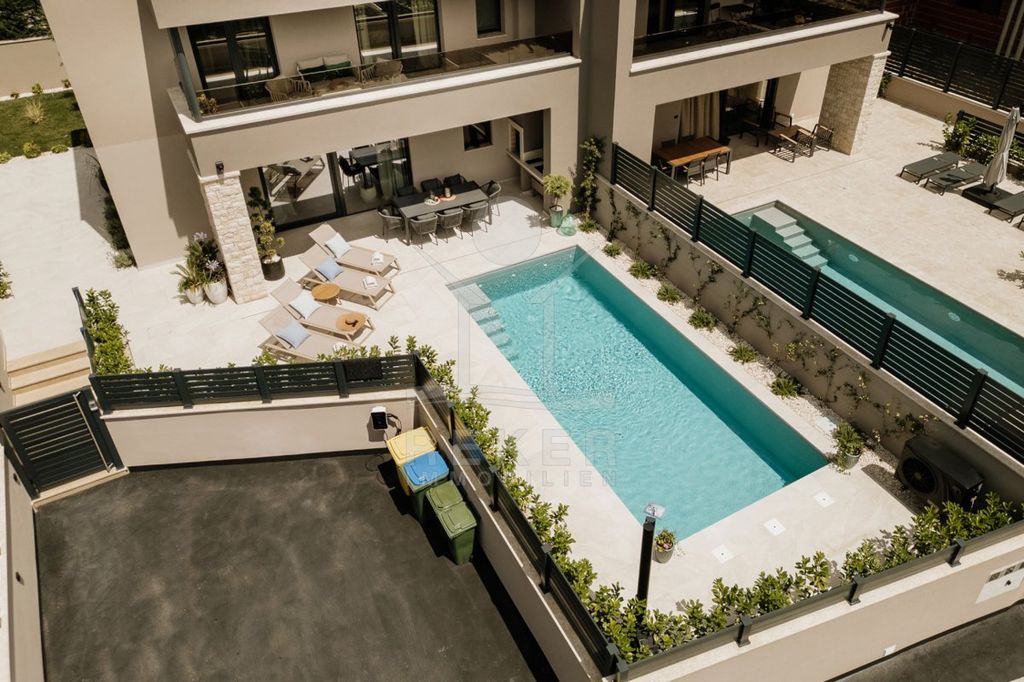 Maison de luxe à vendre à Porec, 850 000 €, Photo 4