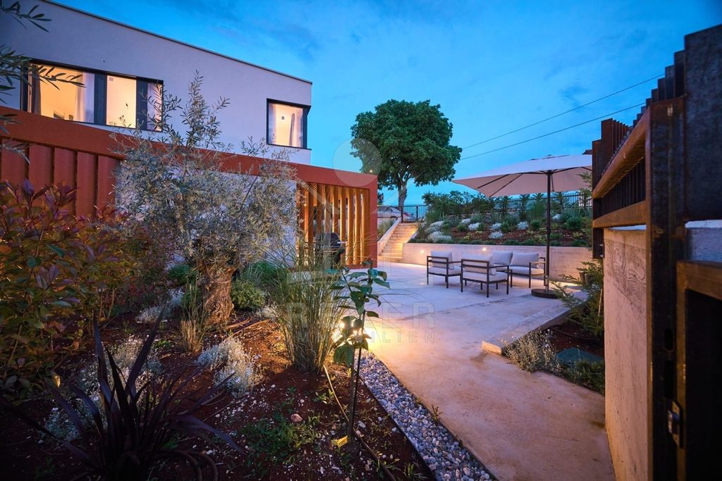 Maison de luxe à vendre à Porec, 743 750 €, Photo 5
