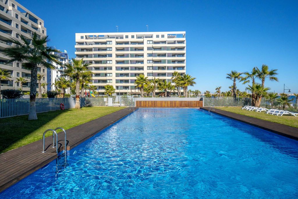 Luxury Apartment for sale in Torrevieja, 765 000 €, Photo 1