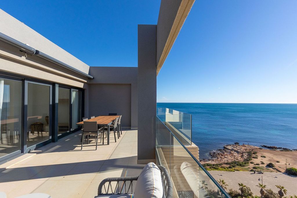 Luxury Apartment for sale in Torrevieja, 765 000 €, Photo 1