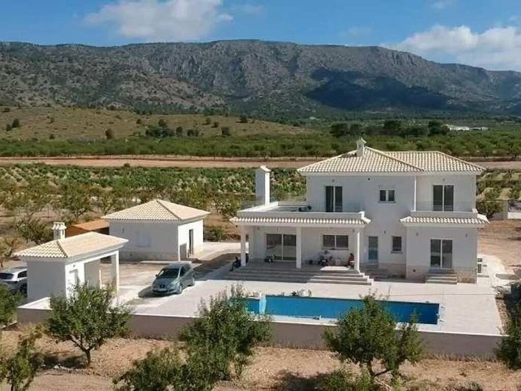 Luxury House for sale in Pinoso, 491 000 €, Photo 2