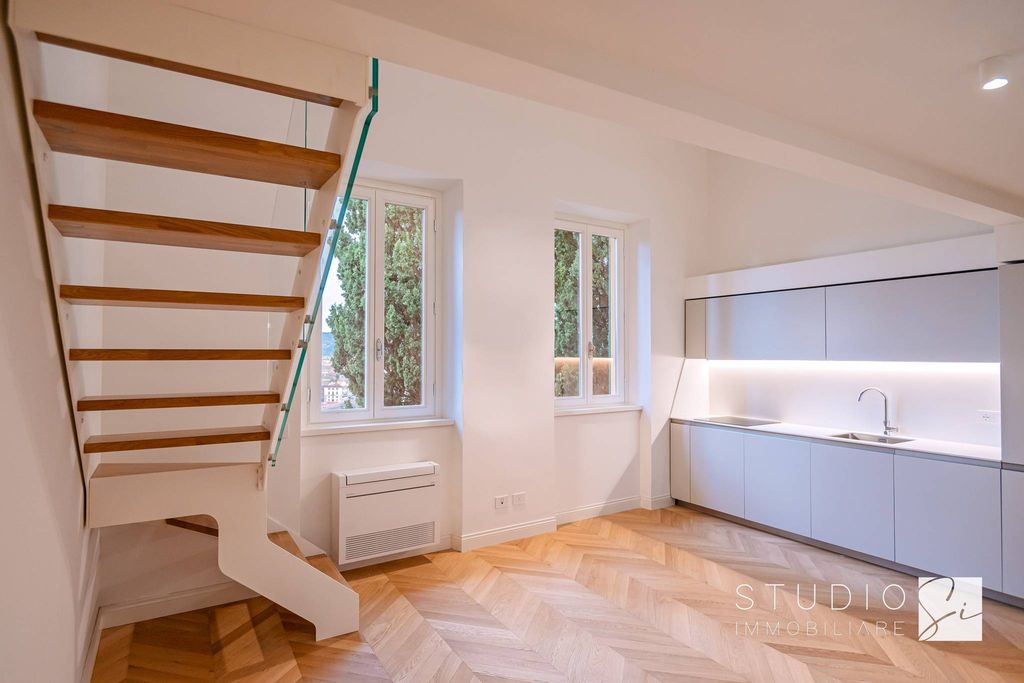 Luxury Apartment for sale in Florence, 1 150 000 €, Photo 2