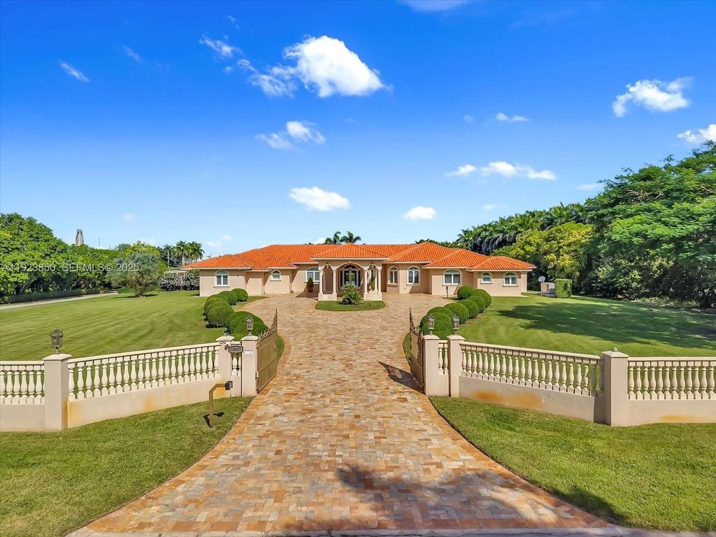 Maison de luxe à vendre à Miami, 3 289 771 €, Photo 1