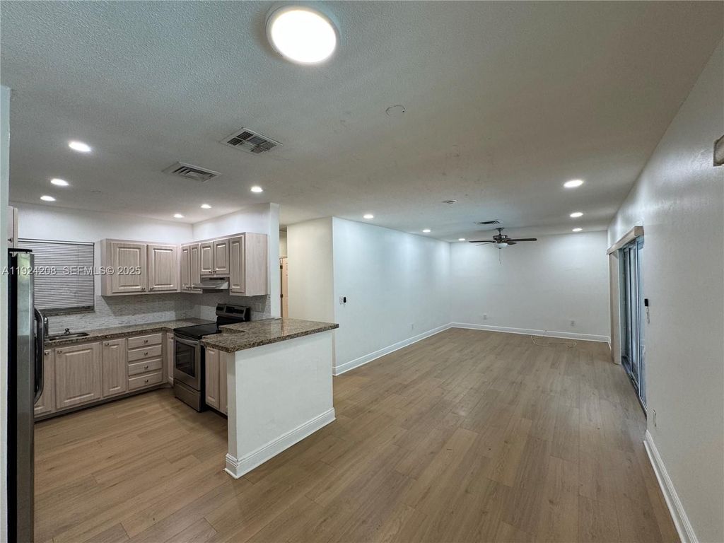 Luxury House for sale in Hollywood, 450 684 €, Photo 1