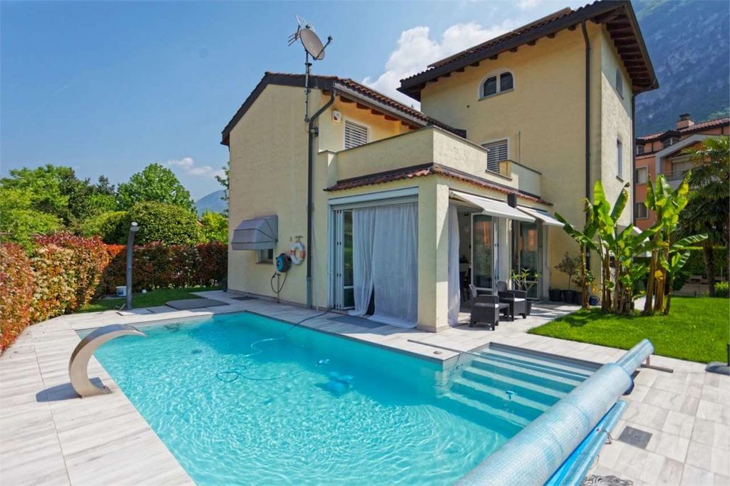 Luxury House for sale in Riva San Vitale, 1 698 417 €, Photo 1
