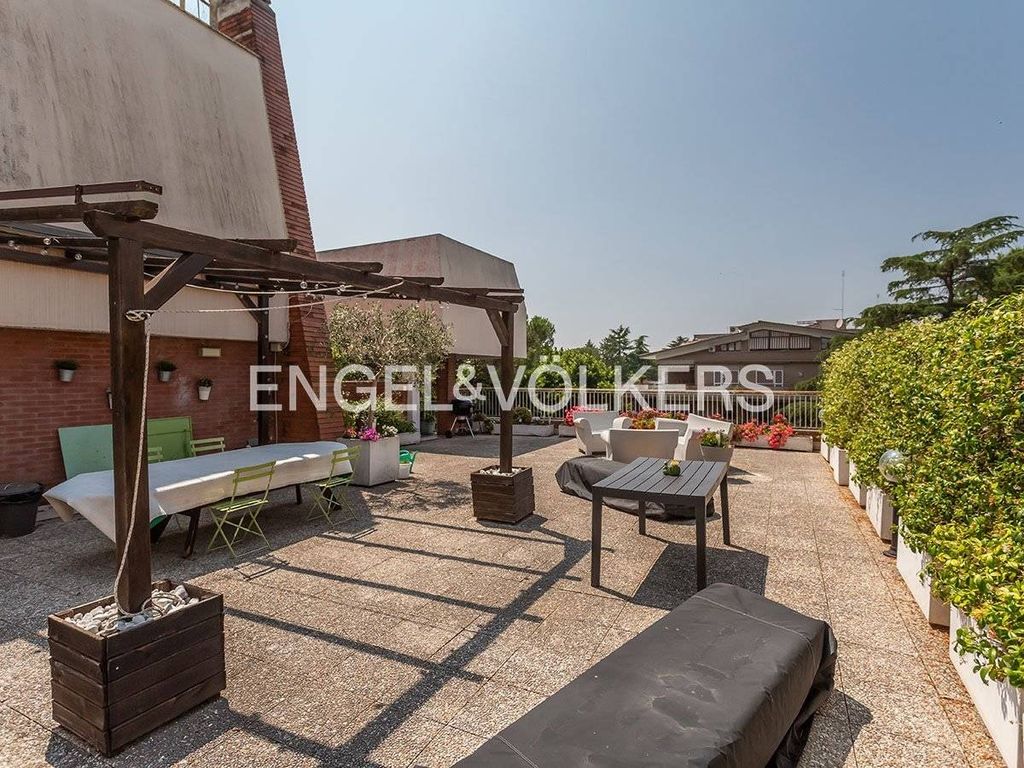Luxury Apartment for sale in Rome, 1 040 000 €, Photo 2