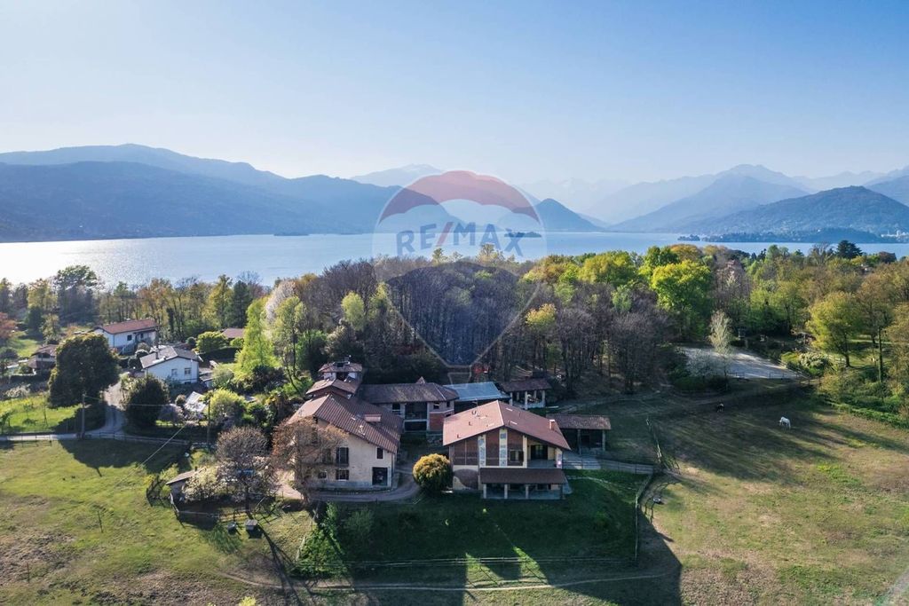 Luxury House for sale in Laveno, 1 300 000 €, Photo 1