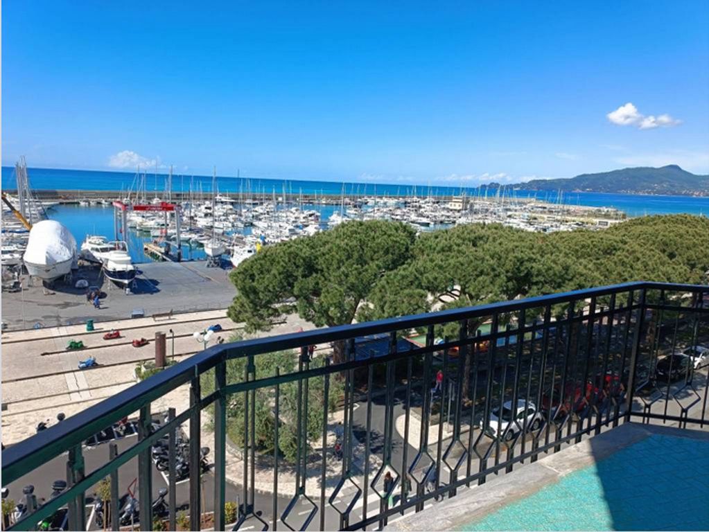 Luxury Apartment for sale in Chiavari, 1 200 000 €, Photo 4