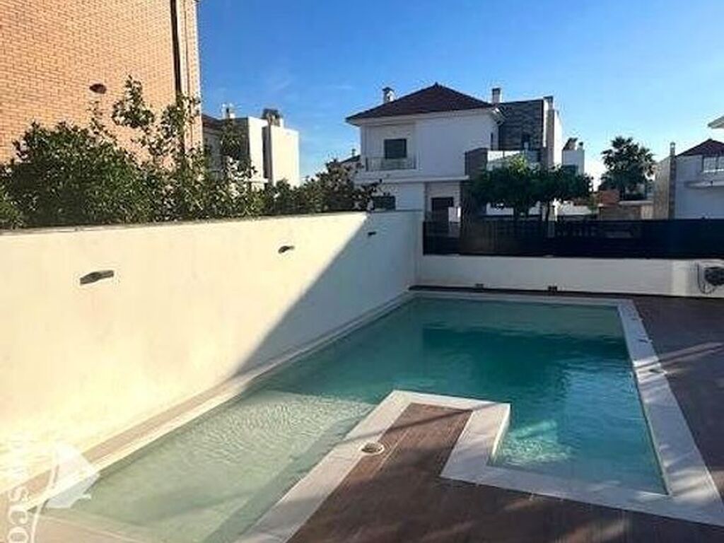 4090800