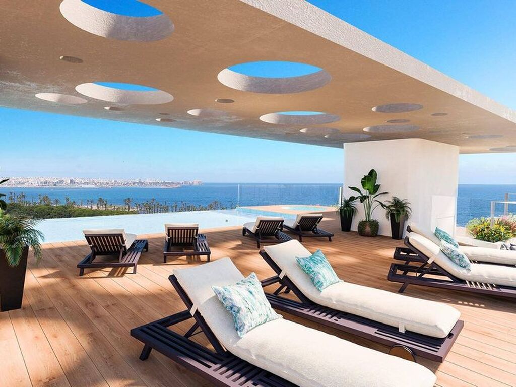 Luxury Apartment for sale in Torrevieja, 412 000 €, Photo 1