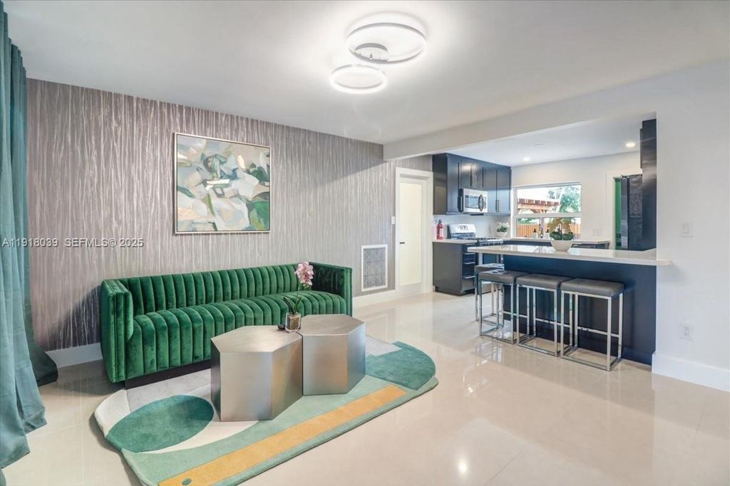 Luxury House for sale in Hollywood, 488 455 €, Photo 4