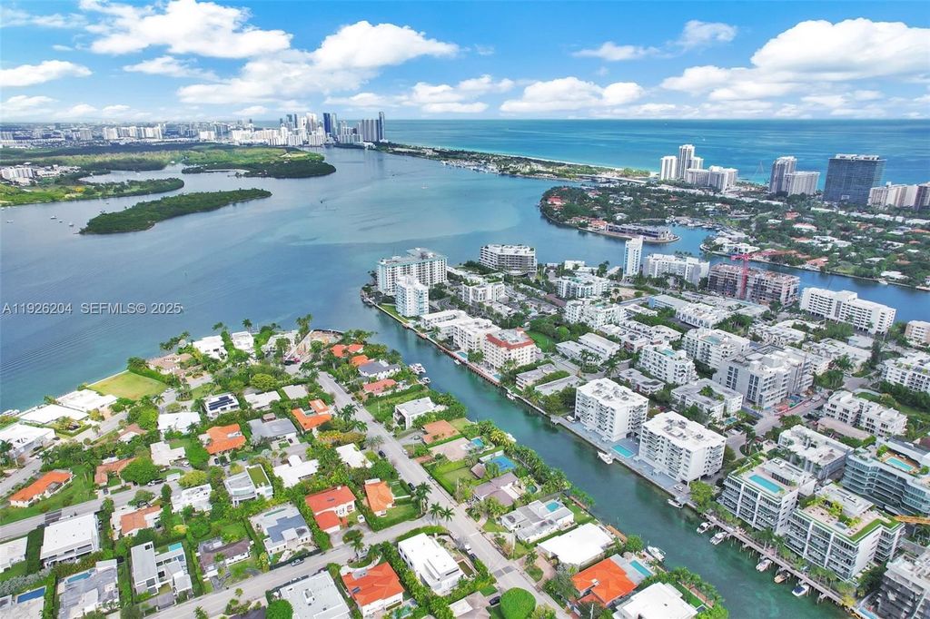 Luxury House for sale in Bay Harbor Islands, 5 751 580 €, Photo 3