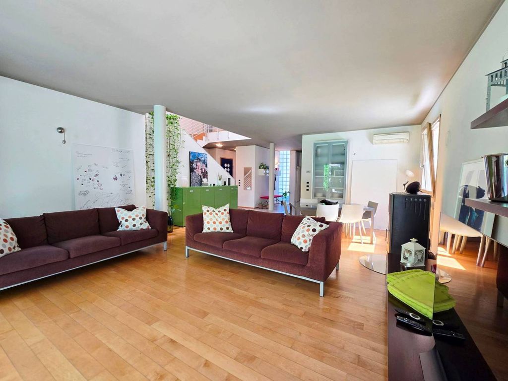 Luxury House for sale in Treviso, 780 000 €, Photo 4
