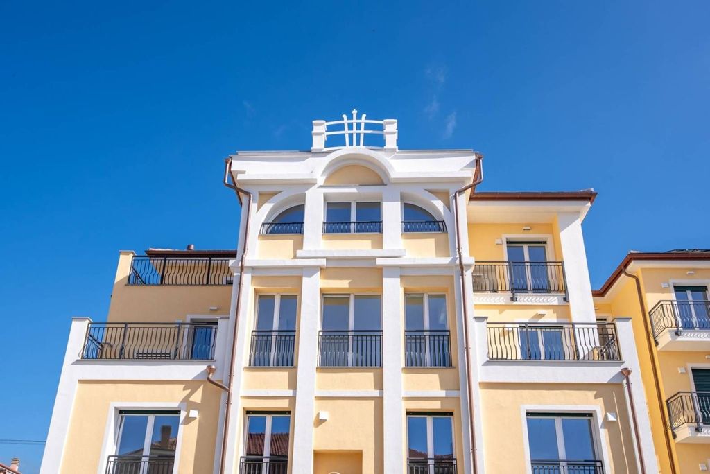 Luxury Apartment for sale in Borgio, 1 250 000 €, Photo 2