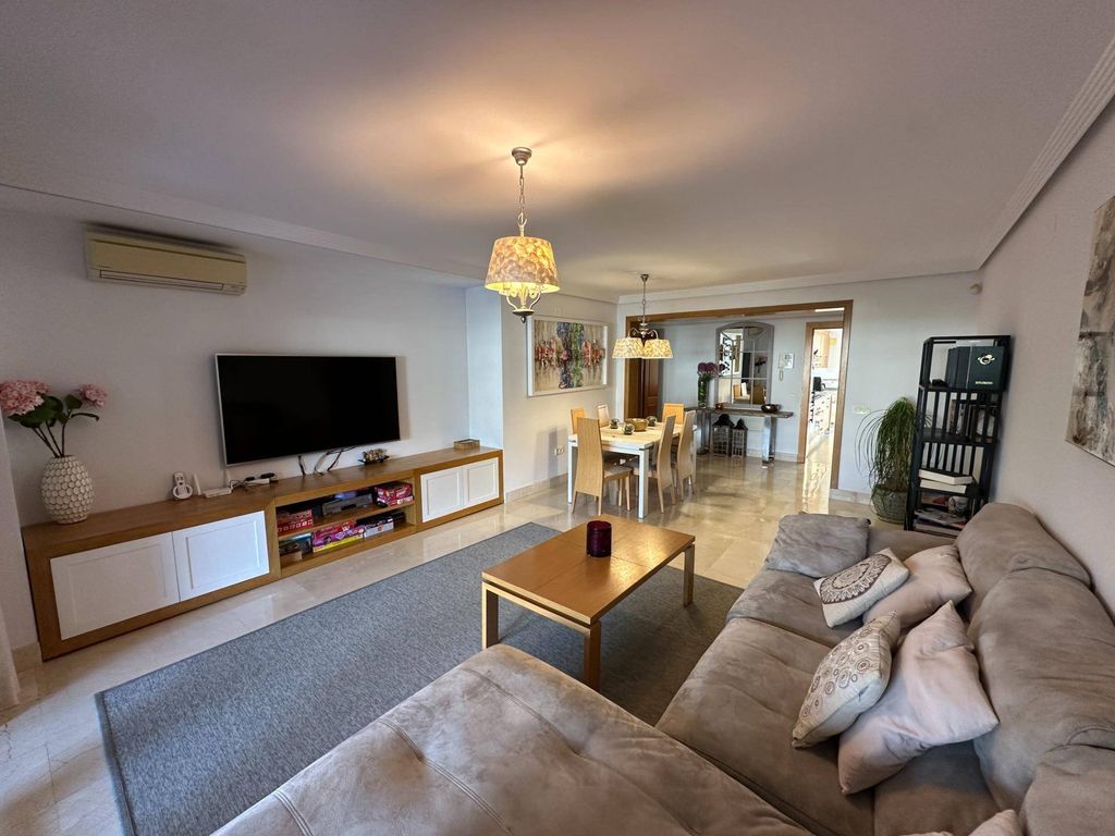 Luxury Apartment for sale in San Pedro de Alcántara, 670 500 €, Photo 4