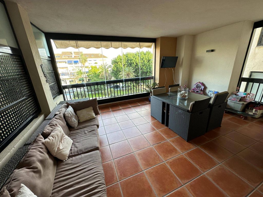 Luxury Apartment for sale in San Pedro de Alcántara, 670 500 €, Photo 5