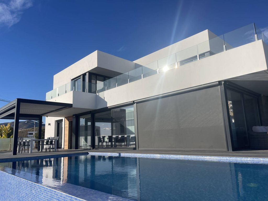 Luxury House for sale in Finestrat, 1 840 000 €, Photo 1