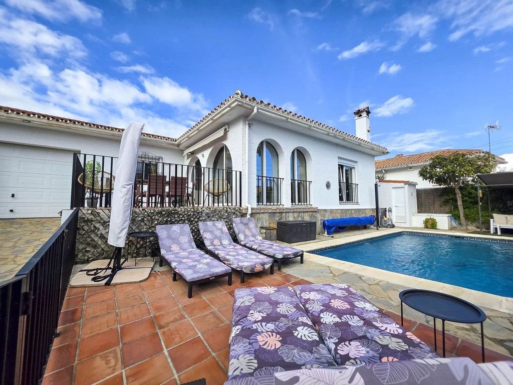 Luxury House for sale in Manilva, 860 000 €, Photo 1