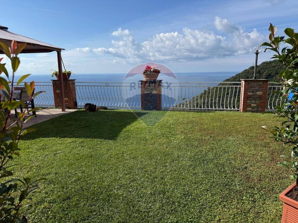 Luxury House for sale in Recco, 489 000 €, Photo 1