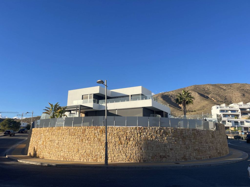 Luxury House for sale in Finestrat, 1 840 000 €, Photo 2