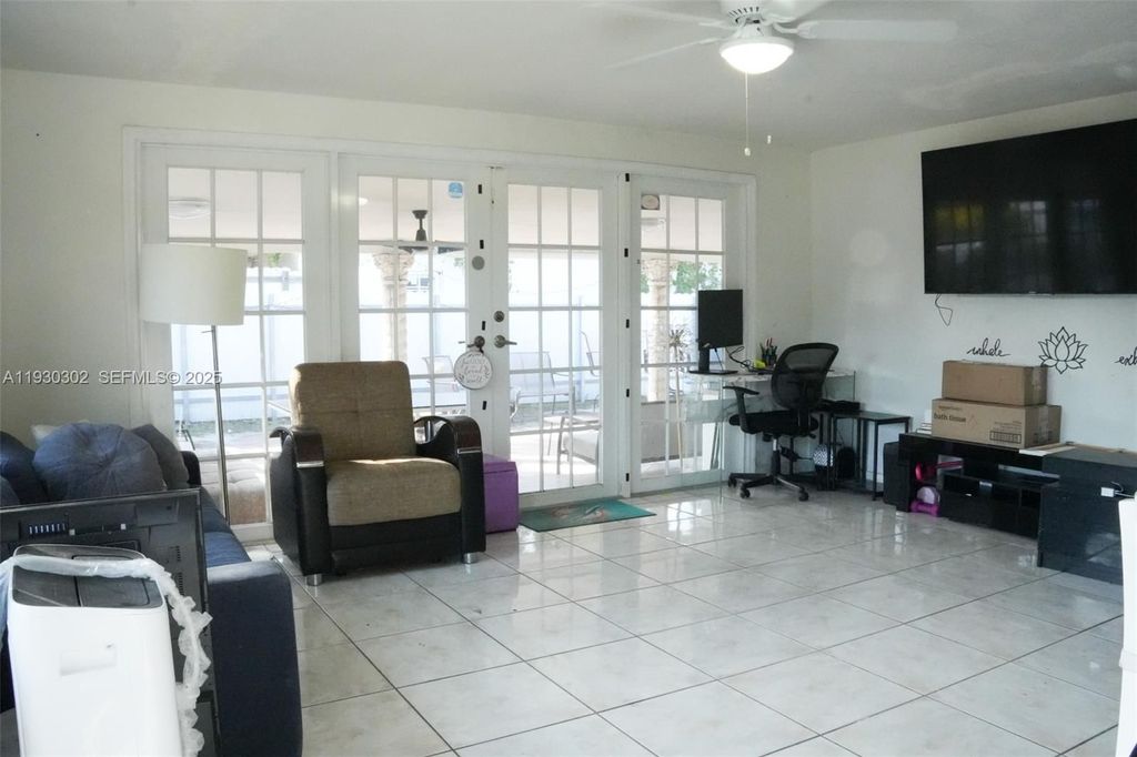 Luxury House for sale in Miami Heights Trailer Park, 596 610 €, Photo 3