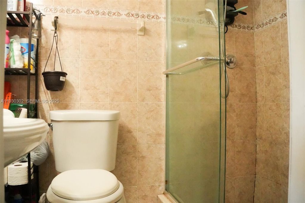 Luxury House for sale in Miami Heights Trailer Park, 596 610 €, Photo 5