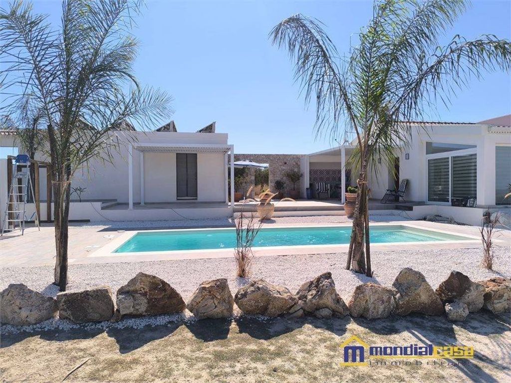 Luxury House for sale in Pachino, 650 000 €, Photo 1