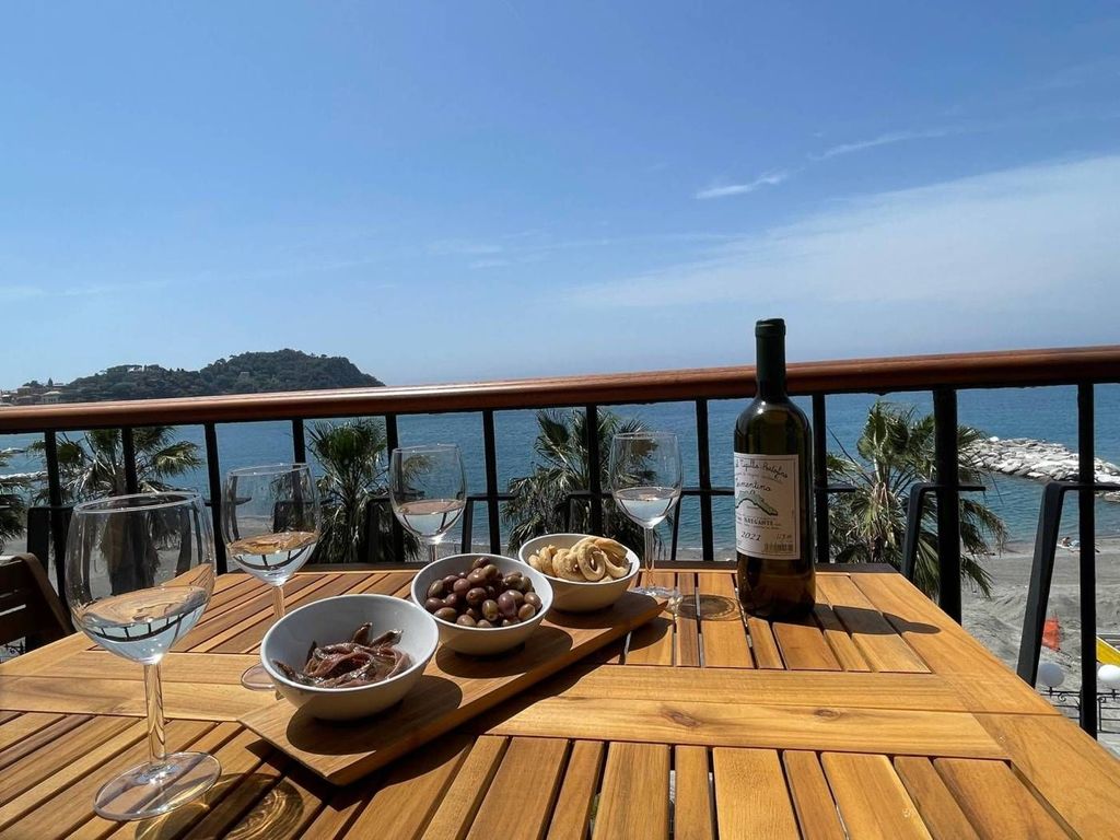 Luxury Apartment for sale in Sestri Levante, 1 350 000 €, Photo 2