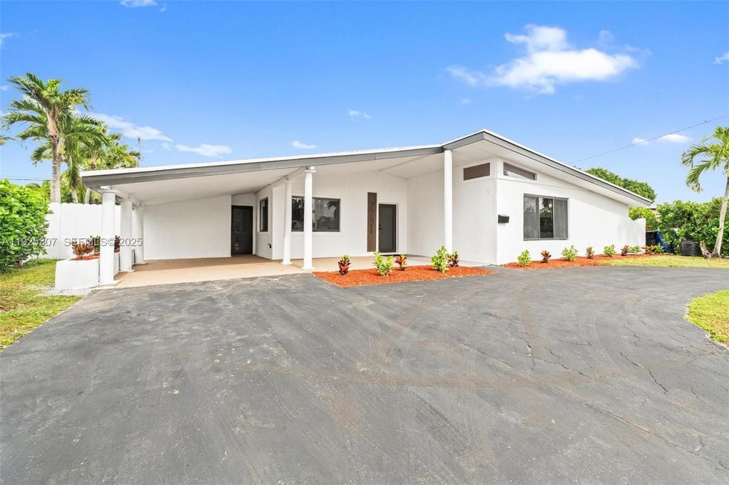 Luxury House for sale in Hollywood, 604 282 €, Photo 4