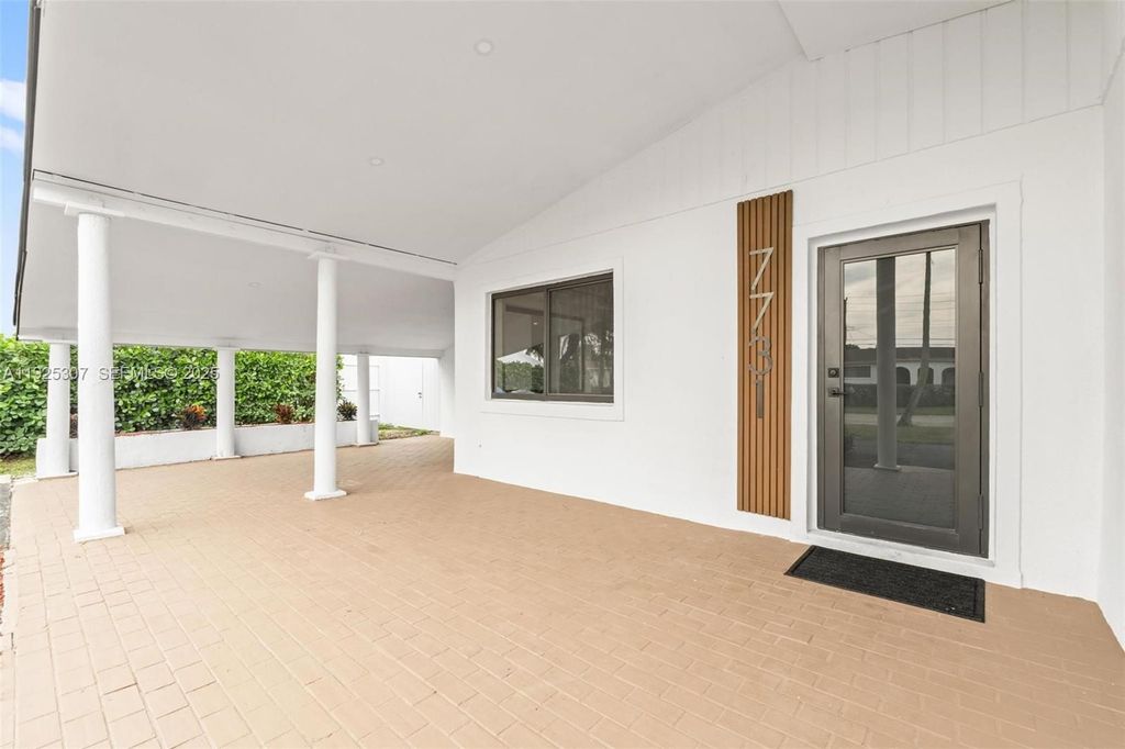 Luxury House for sale in Hollywood, 604 282 €, Photo 6