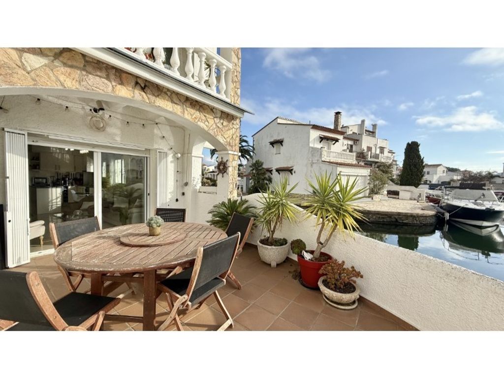 Luxury House for sale in Empuriabrava, 580 000 €, Photo 1
