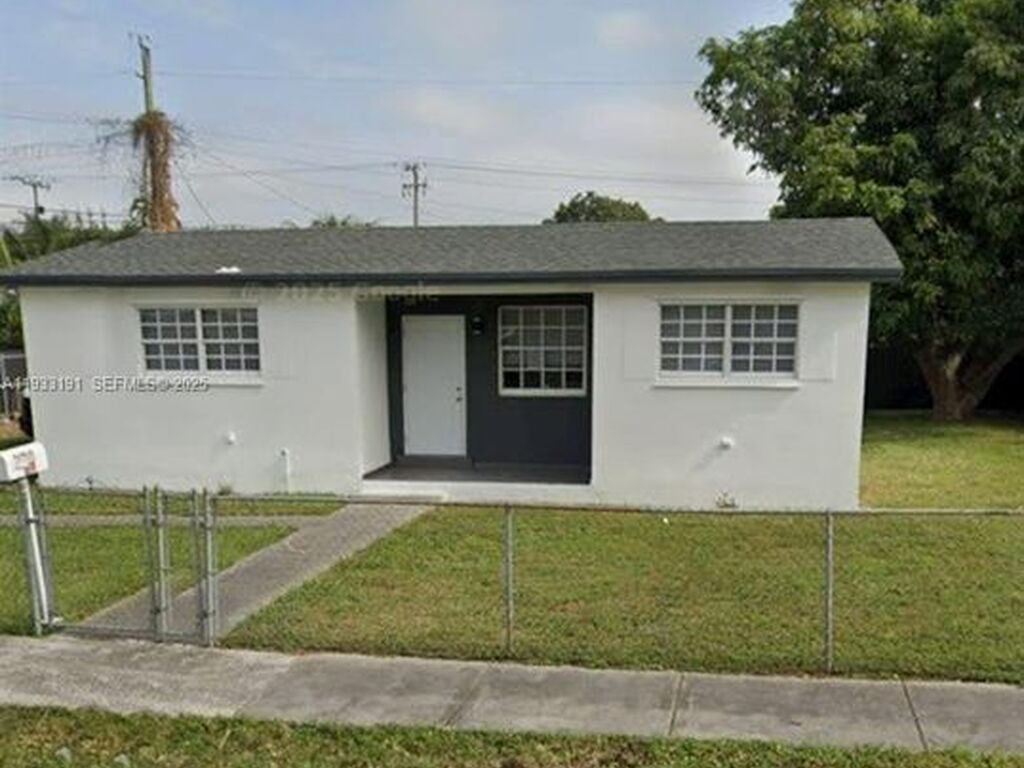 Luxury House for sale in Miami Heights Trailer Park, 490 709 €, Photo 1