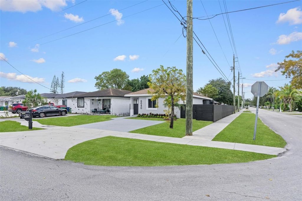 Luxury House for sale in Miami Heights Trailer Park, 443 197 €, Photo 4