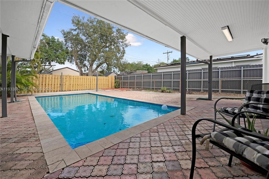 Luxury House for sale in Hollywood, 448 031 €, Photo 1