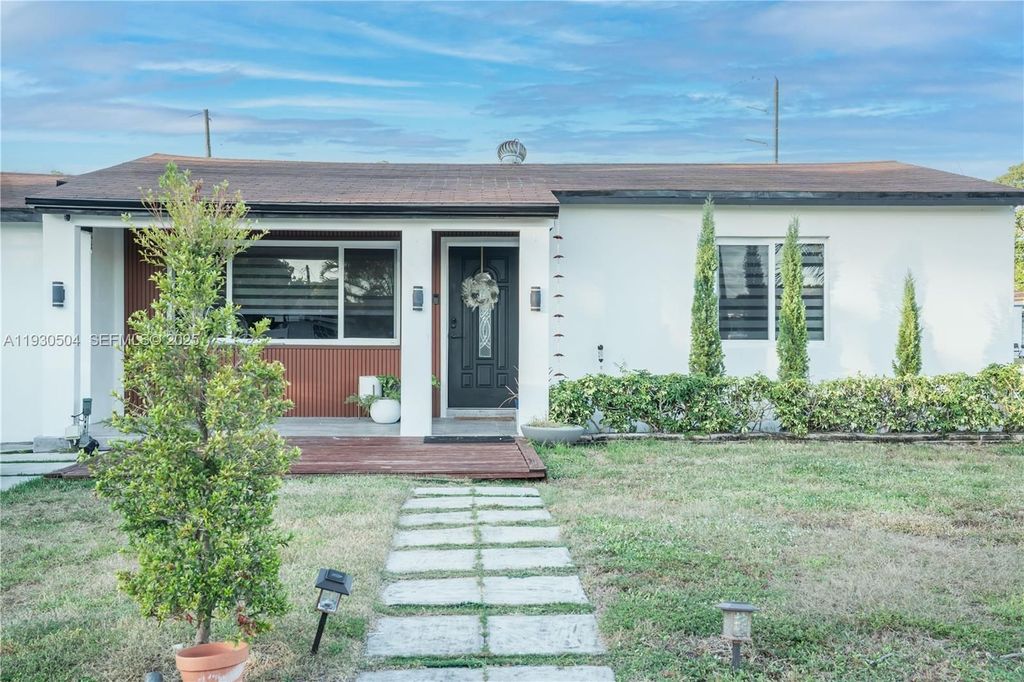 Luxury House for sale in Hollywood, 661 505 €, Photo 1