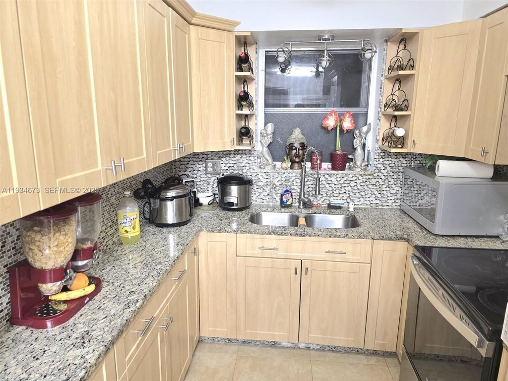 Luxury House for sale in Miami Heights Trailer Park, 610 292 €, Photo 5