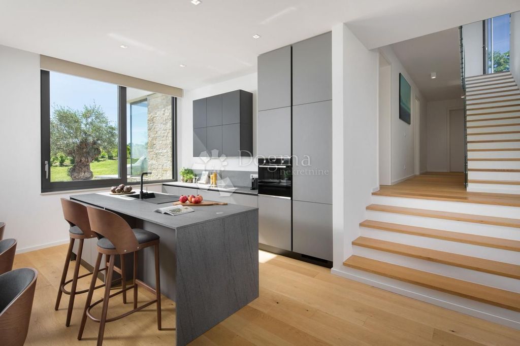 Maison de luxe à vendre à Novigrad, 1 450 000 €, Photo 4