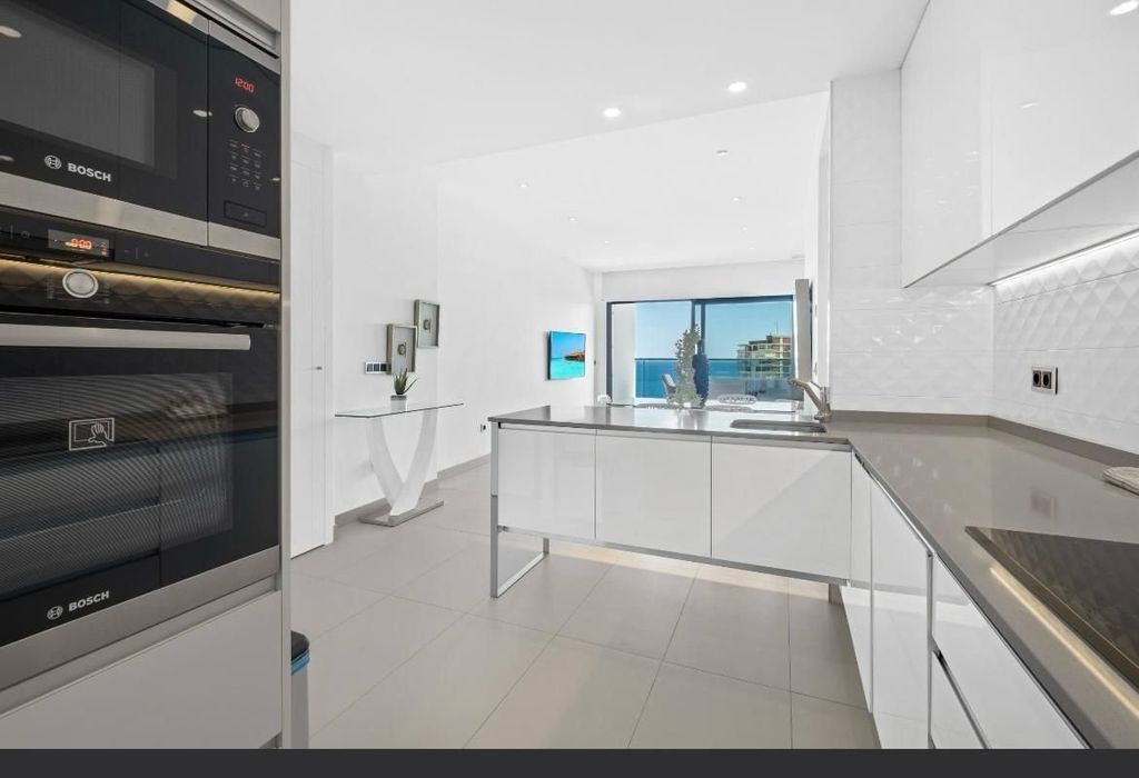 Luxury Apartment for sale in Benidorm, 579 000 €, Photo 1