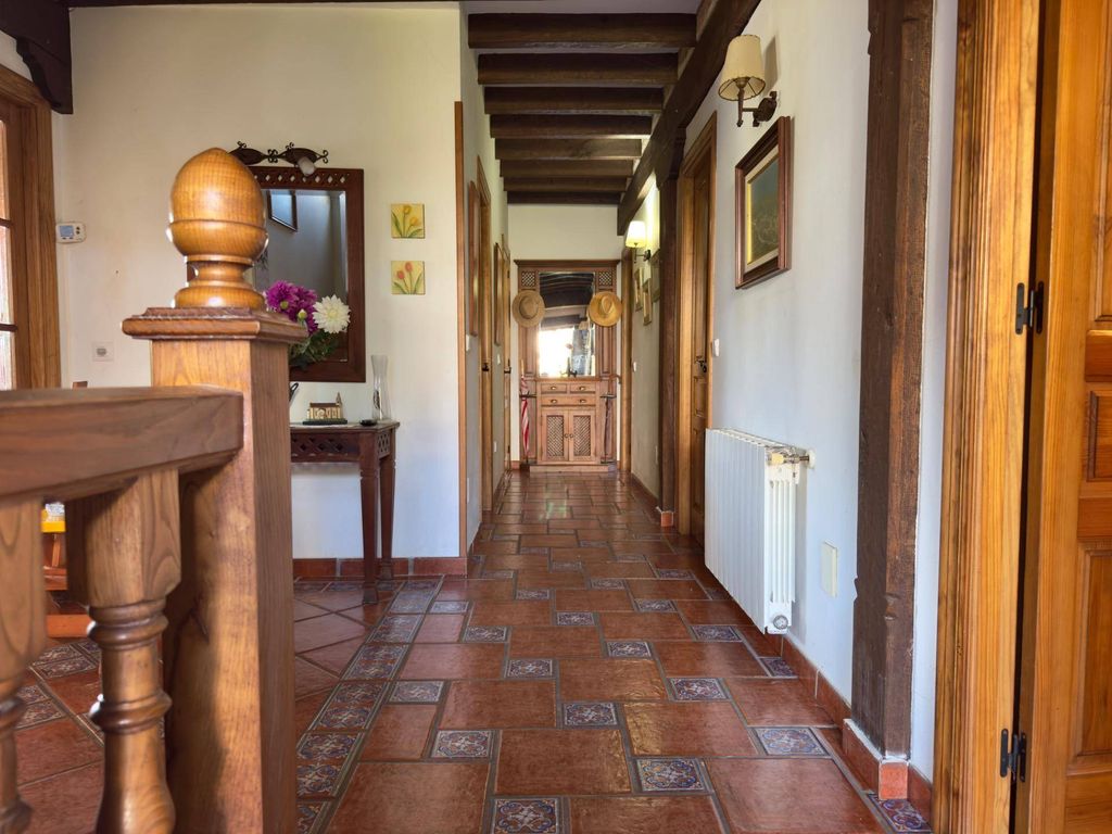 Maison de luxe à vendre à Ruiloba, 590 000 €, Photo 3
