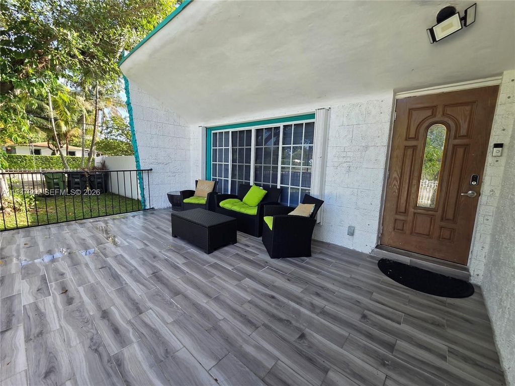 Luxury House for sale in North Miami, 558 277 €, Photo 4