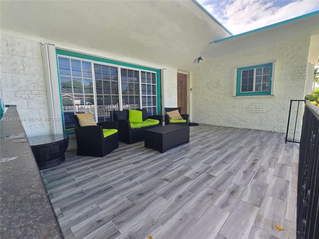 Luxury House for sale in North Miami, 558 277 €, Photo 5