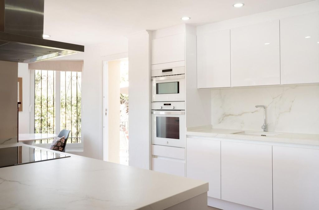 Luxury House for sale in El Paraíso, 1 495 000 €, Photo 4