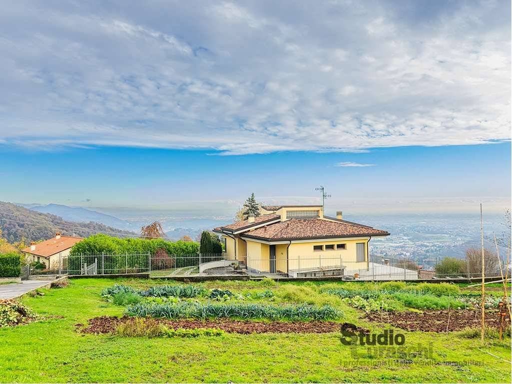 Luxury House for sale in Colle Brianza, 495 000 €, Photo 1